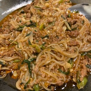 豚挽肉とニラもやし炒め、丼ぶりやラーメンと一緒に。